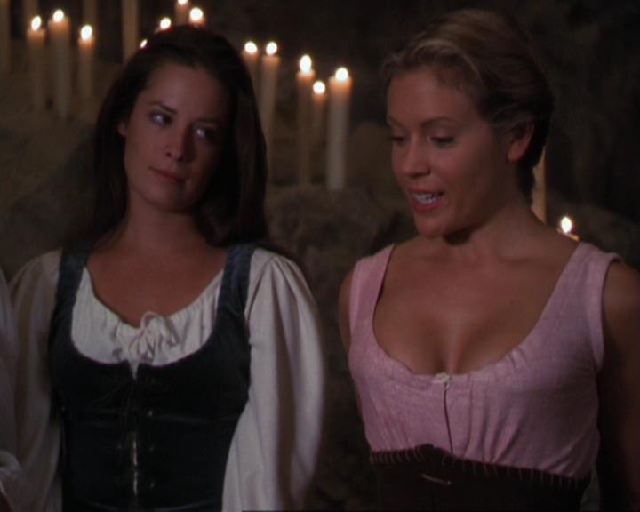 Charmed-Online_dot_net-3x04AllHalliwellsEve2159.jpg