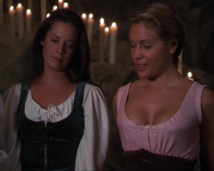 Charmed-Online_dot_net-3x04AllHalliwellsEve2160.jpg