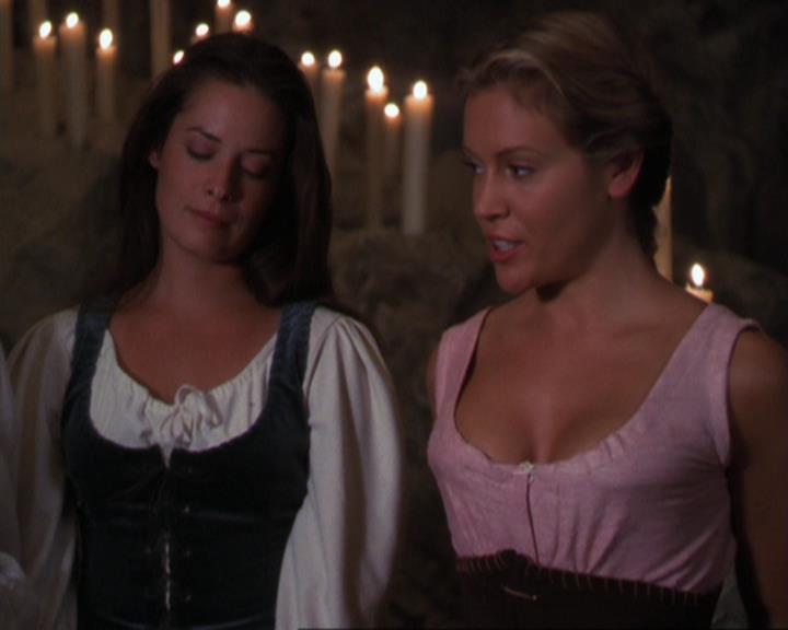 Charmed-Online_dot_net-3x04AllHalliwellsEve2161.jpg