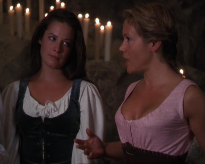 Charmed-Online_dot_net-3x04AllHalliwellsEve2164.jpg