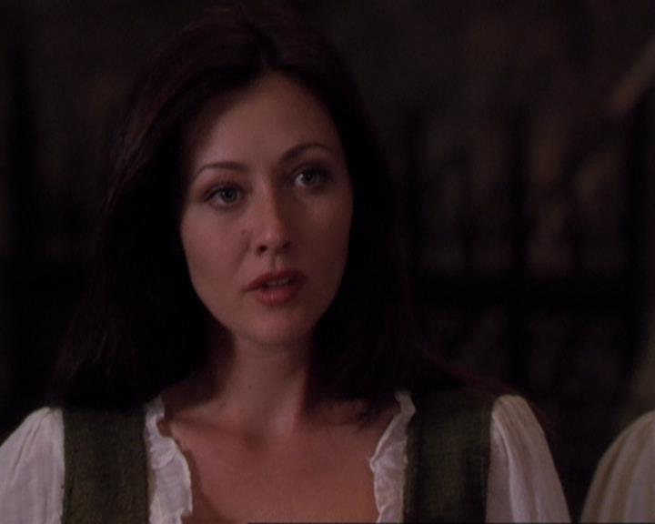 Charmed-Online_dot_net-3x04AllHalliwellsEve2166.jpg