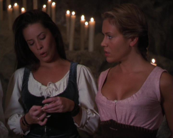 Charmed-Online_dot_net-3x04AllHalliwellsEve2169.jpg