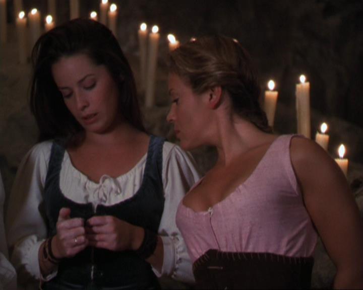 Charmed-Online_dot_net-3x04AllHalliwellsEve2172.jpg