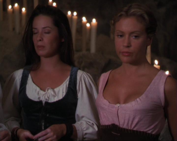 Charmed-Online_dot_net-3x04AllHalliwellsEve2173.jpg