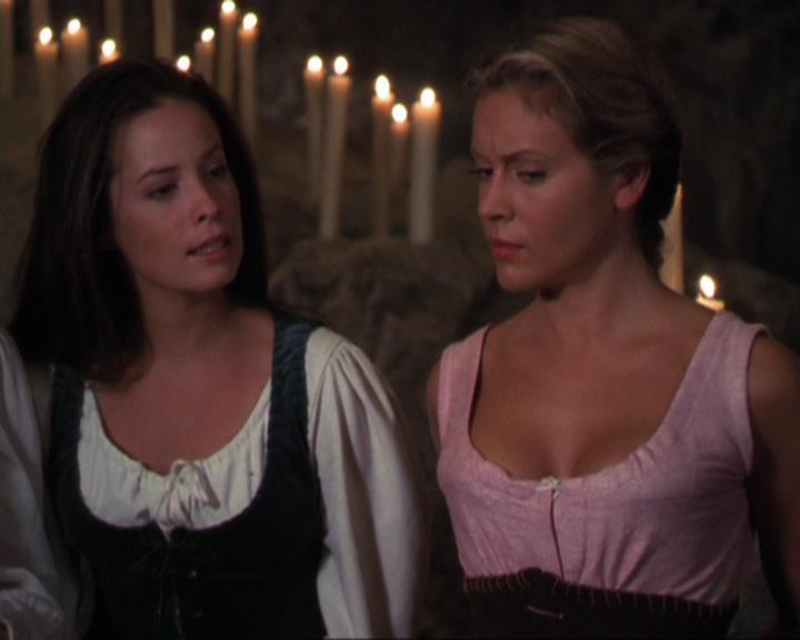 Charmed-Online_dot_net-3x04AllHalliwellsEve2192.jpg