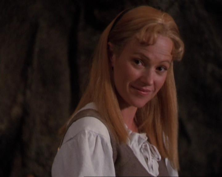 Charmed-Online_dot_net-3x04AllHalliwellsEve2198.jpg