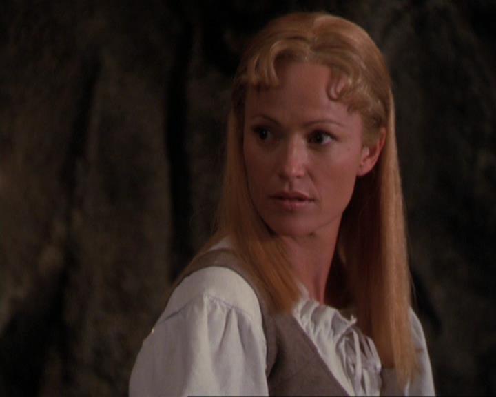 Charmed-Online_dot_net-3x04AllHalliwellsEve2206.jpg