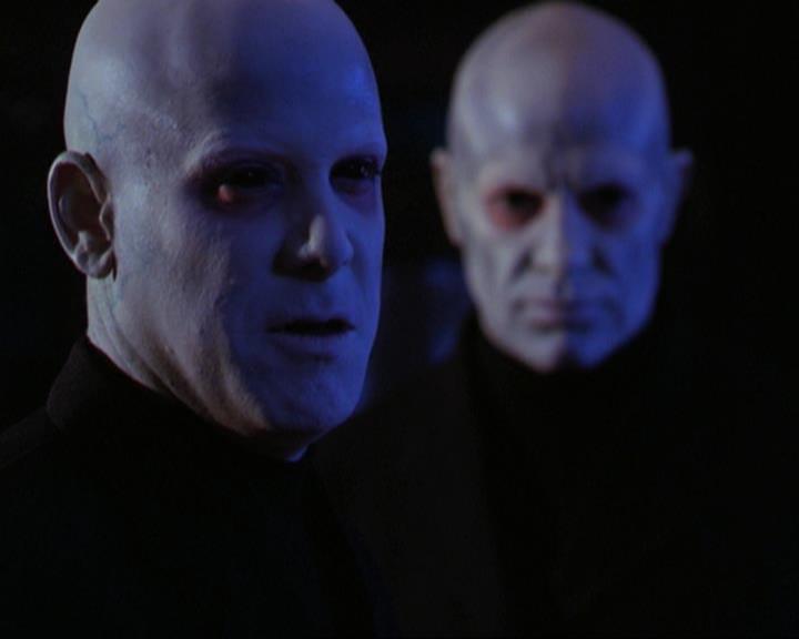 Charmed-Online_dot_net-3x04AllHalliwellsEve2227.jpg