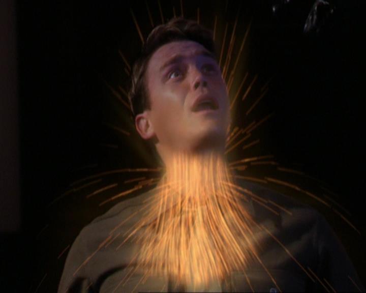 Charmed-Online_dot_net-3x04AllHalliwellsEve2244.jpg