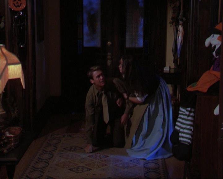 Charmed-Online_dot_net-3x04AllHalliwellsEve2258.jpg