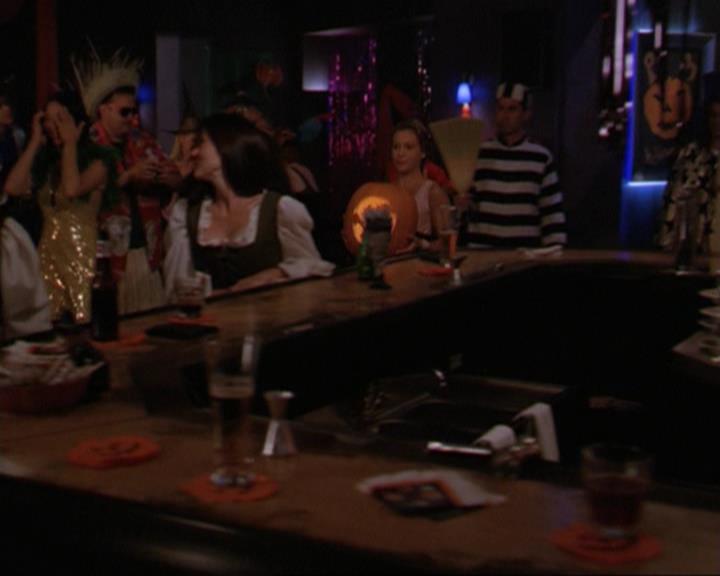 Charmed-Online_dot_net-3x04AllHalliwellsEve2324.jpg