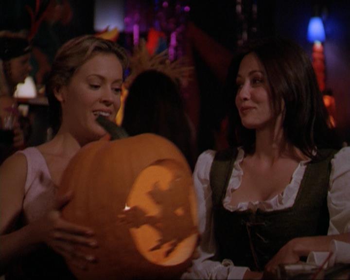 Charmed-Online_dot_net-3x04AllHalliwellsEve2326.jpg