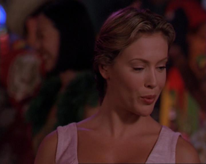 Charmed-Online_dot_net-3x04AllHalliwellsEve2338.jpg