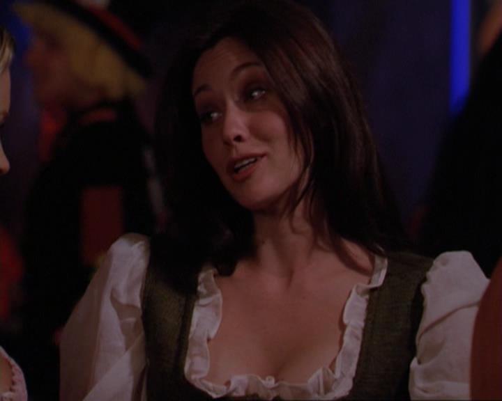 Charmed-Online_dot_net-3x04AllHalliwellsEve2340.jpg