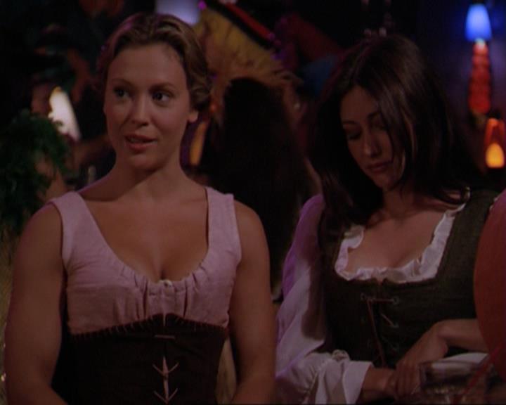 Charmed-Online_dot_net-3x04AllHalliwellsEve2343.jpg