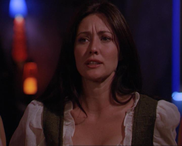 Charmed-Online_dot_net-3x04AllHalliwellsEve2350.jpg