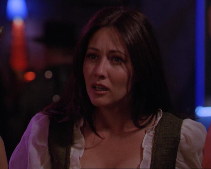 Charmed-Online_dot_net-3x04AllHalliwellsEve2353.jpg