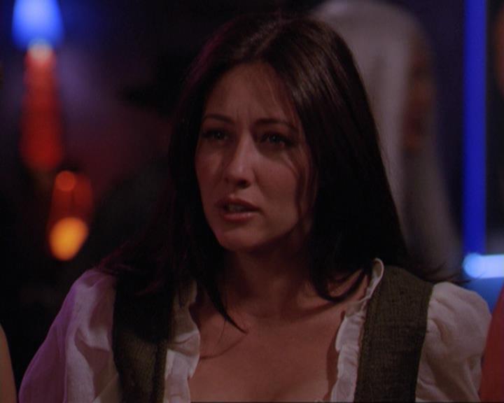 Charmed-Online_dot_net-3x04AllHalliwellsEve2355.jpg