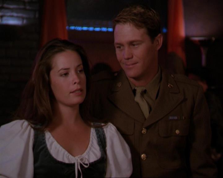 Charmed-Online_dot_net-3x04AllHalliwellsEve2370.jpg