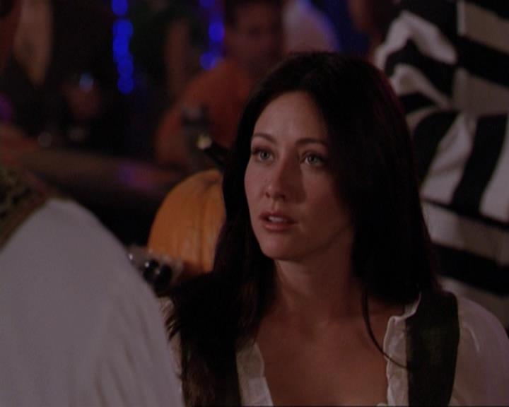 Charmed-Online_dot_net-3x04AllHalliwellsEve2385.jpg