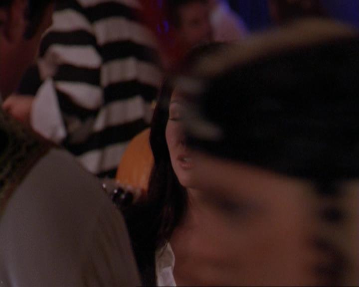 Charmed-Online_dot_net-3x04AllHalliwellsEve2388.jpg Charmed-Online_dot_net-3x04AllHalliwellsEve2388.jpg