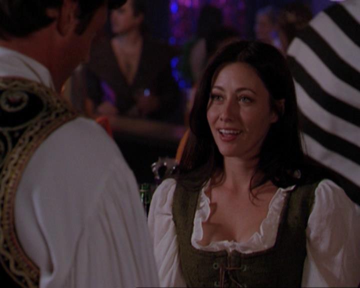 Charmed-Online_dot_net-3x04AllHalliwellsEve2396.jpg