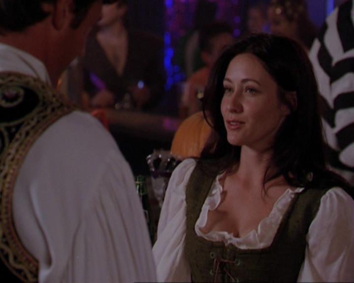 Charmed-Online_dot_net-3x04AllHalliwellsEve2397.jpg