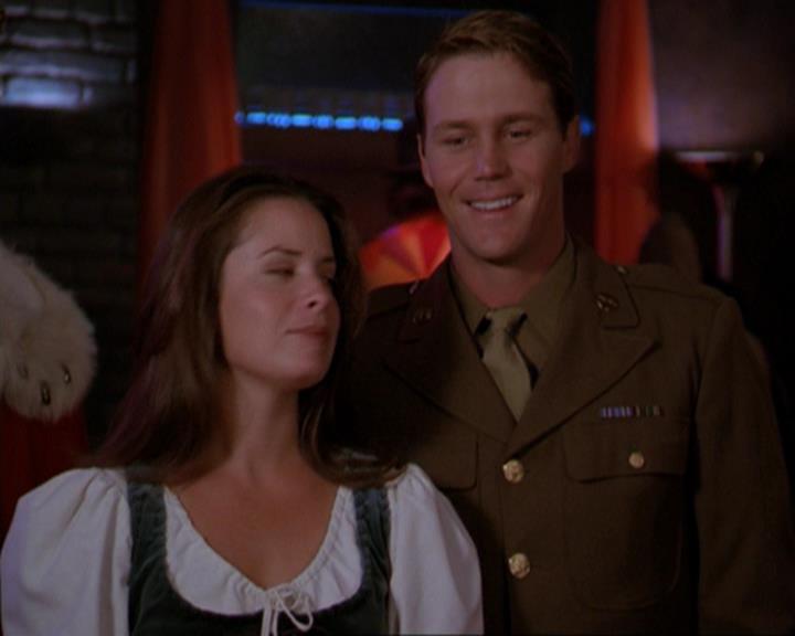 Charmed-Online_dot_net-3x04AllHalliwellsEve2403.jpg