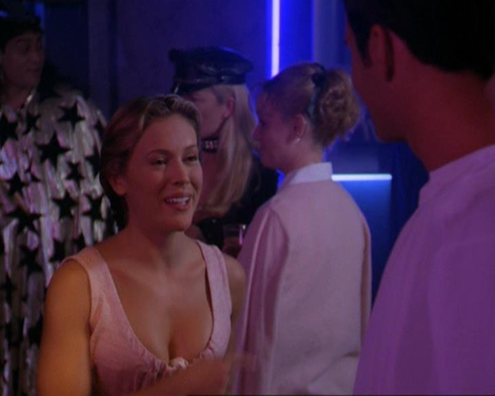 Charmed-Online_dot_net-3x04AllHalliwellsEve2420.jpg