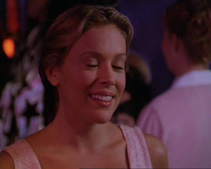 Charmed-Online_dot_net-3x04AllHalliwellsEve2445.jpg