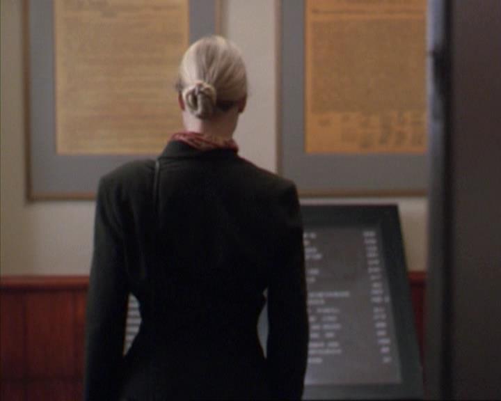 Charmed-Online-dot-net_305SightUnseen0952.jpg