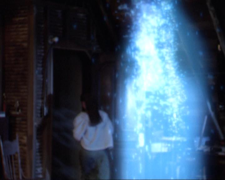 Charmed-Online-dot-net_305SightUnseen1822.jpg