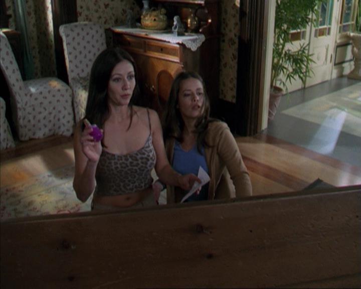 Charmed-Online-dot-net_309SleuthingWithTheEnemy0533.jpg