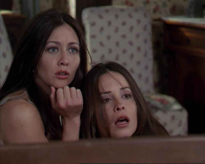 Charmed-Online-dot-net_309SleuthingWithTheEnemy0541.jpg