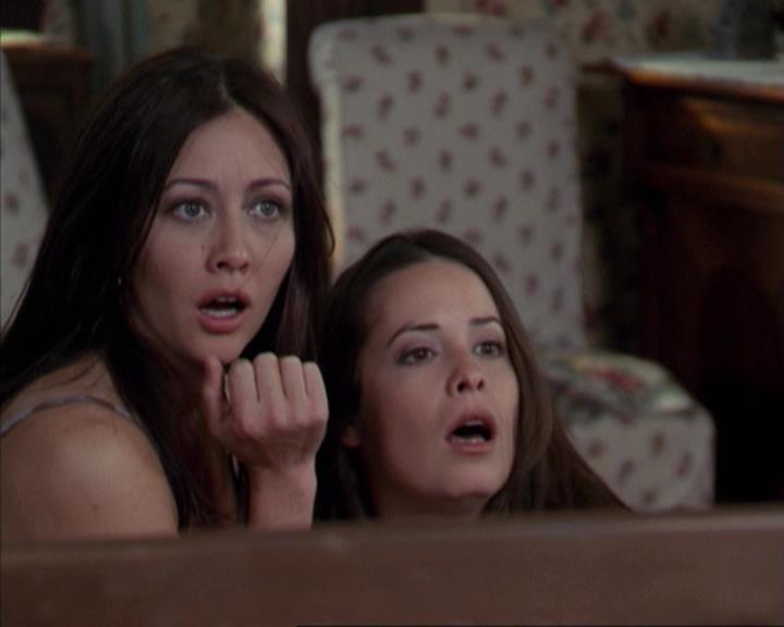 Charmed-Online-dot-net_309SleuthingWithTheEnemy0542.jpg