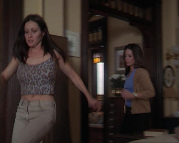 Charmed-Online-dot-net_309SleuthingWithTheEnemy0603.jpg