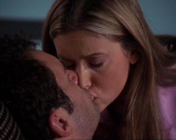 Charmed-Online-dot-net_309SleuthingWithTheEnemy1073.jpg
