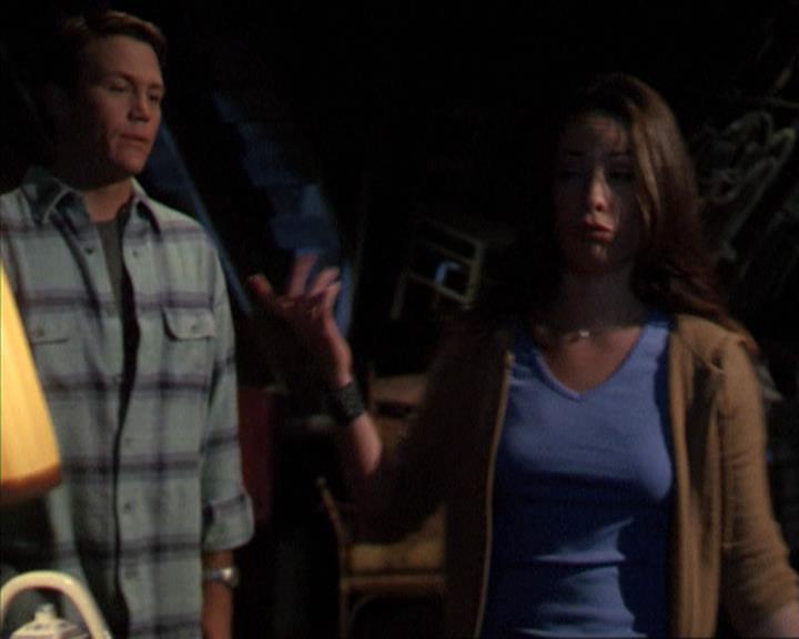 Charmed-Online-dot-net_309SleuthingWithTheEnemy1107.jpg