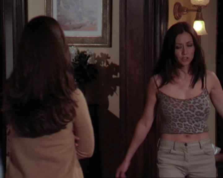Charmed-Online-dot-net_309SleuthingWithTheEnemy1255.jpg