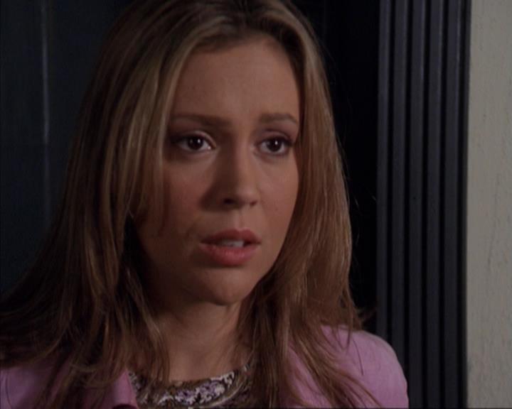 Charmed-Online-dot-net_309SleuthingWithTheEnemy1301.jpg