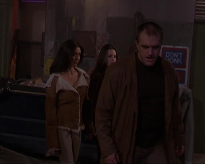 Charmed-Online-dot-net_309SleuthingWithTheEnemy1529.jpg