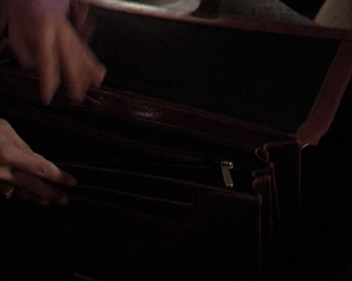 Charmed-Online-dot-net_309SleuthingWithTheEnemy1667.jpg