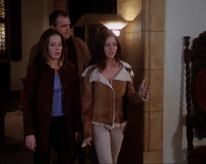 Charmed-Online-dot-net_309SleuthingWithTheEnemy1748.jpg