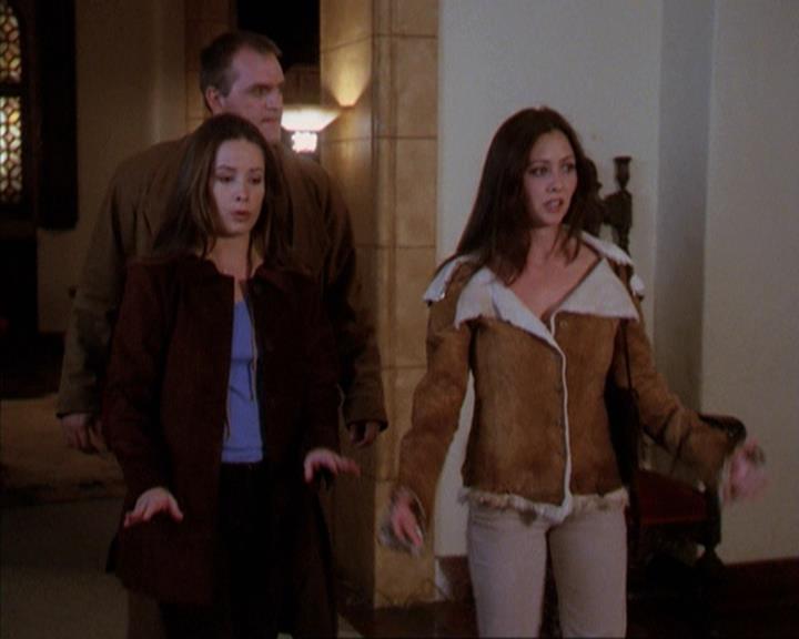 Charmed-Online-dot-net_309SleuthingWithTheEnemy1750.jpg