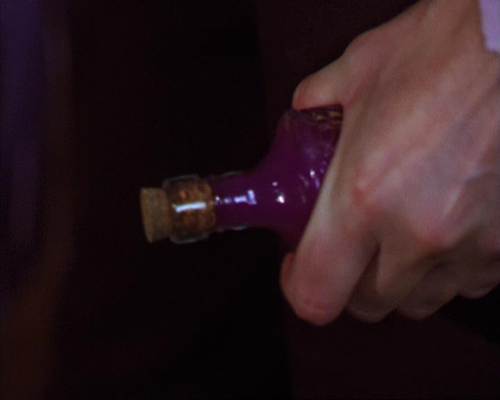 Charmed-Online-dot-net_309SleuthingWithTheEnemy1789.jpg