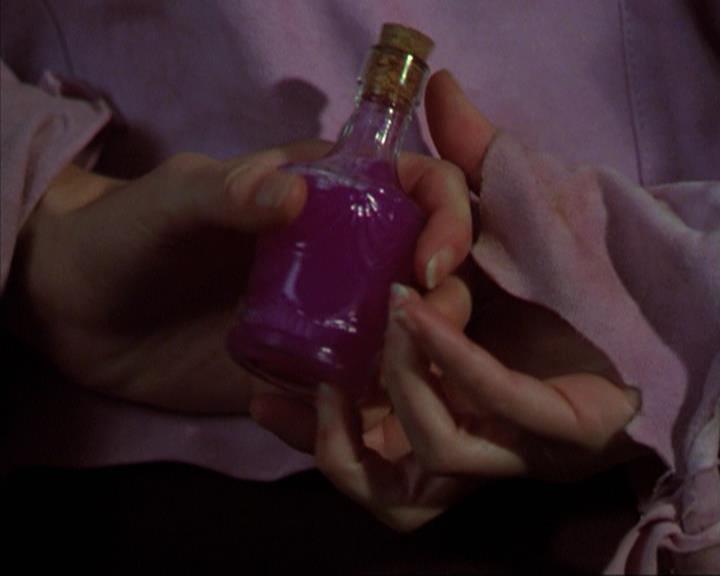 Charmed-Online-dot-net_309SleuthingWithTheEnemy1802.jpg