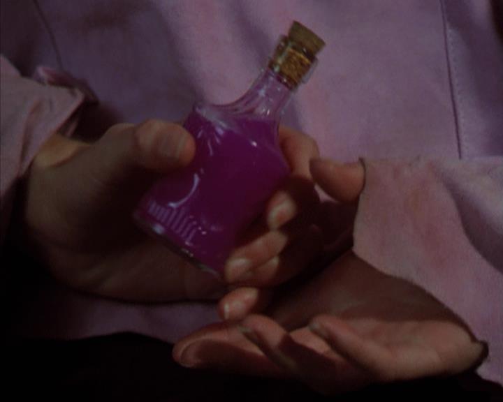 Charmed-Online-dot-net_309SleuthingWithTheEnemy1821.jpg Charmed-Online-dot-net_309SleuthingWithTheEnemy1821.jpg