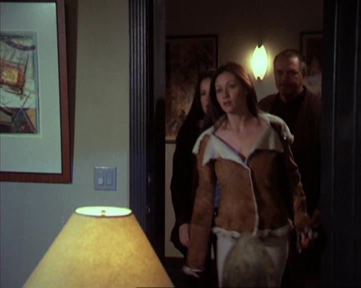 Charmed-Online-dot-net_309SleuthingWithTheEnemy1826.jpg