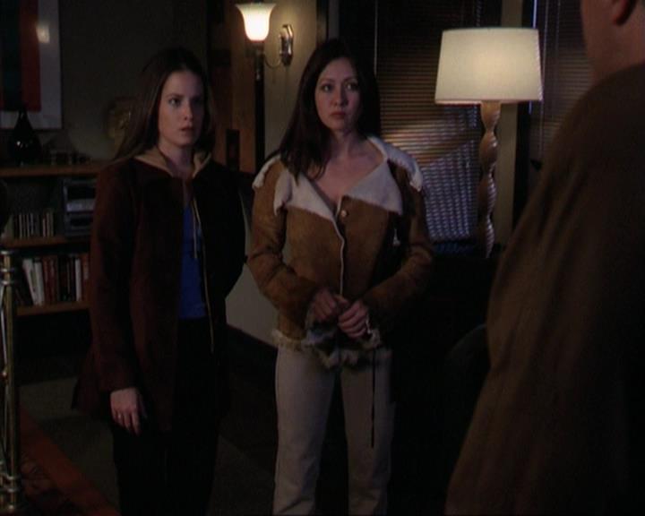 Charmed-Online-dot-net_309SleuthingWithTheEnemy1868.jpg Charmed-Online-dot-net_309SleuthingWithTheEnemy1868.jpg