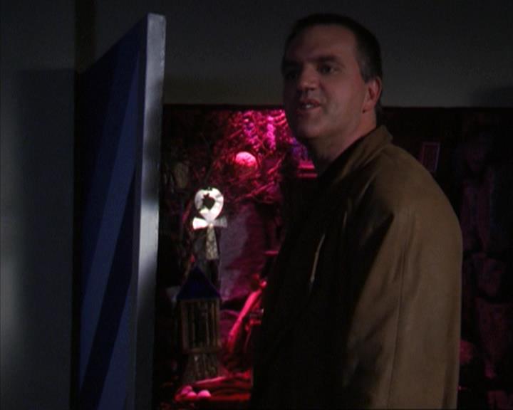 Charmed-Online-dot-net_309SleuthingWithTheEnemy1880.jpg